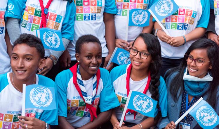 Estudiantes en Madagascar. Foto: ONU/Mark Garten